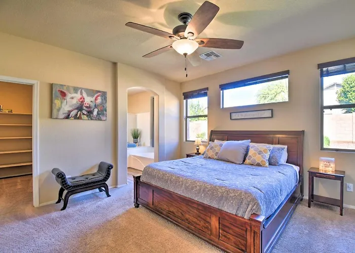 Family Poolside Escape 15 Mi To Dtwn Phoenix! Holiday home