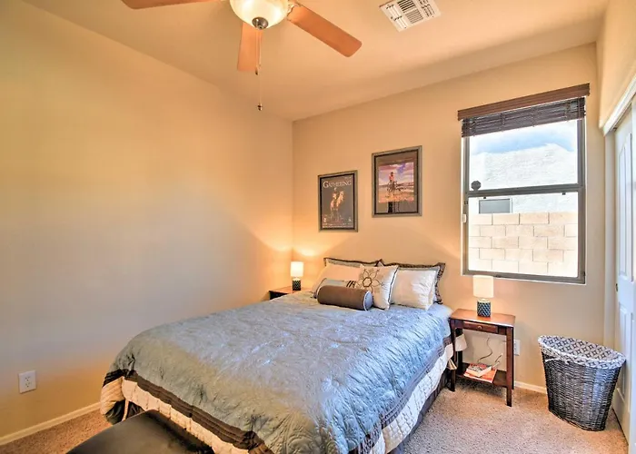 Family Poolside Escape 15 Mi To Dtwn Phoenix! Holiday home