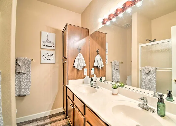 Holiday home Family Poolside Escape 15 Mi To Dtwn Phoenix!