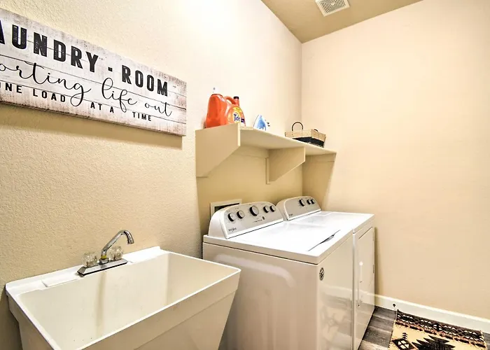Holiday home Family Poolside Escape 15 Mi To Dtwn Phoenix!